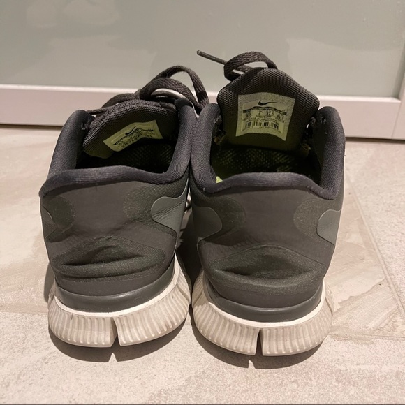 Women’s Nike Free Runs 5.0 Running Athletic Shoes - Picture 7 of 7